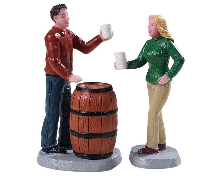 LEMAX Set 2 Personaggi Brindisi! "Cheers!" in resina H6.8 cm