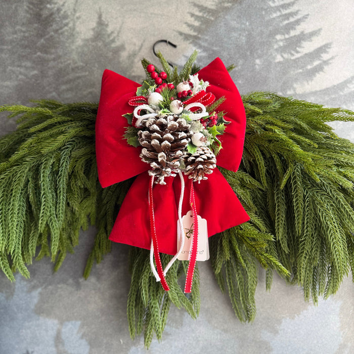 Fuoriporta Arco con Fiocco e Pino Cadente - Fiori di Lena