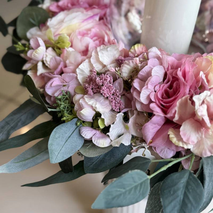 Centrotavola Primavera con Peonie Ortensie e Candela