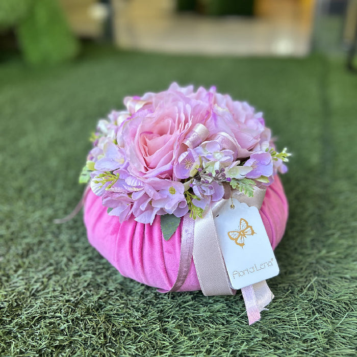 Pouf in Velluto Rosa con Rose e Ortensie