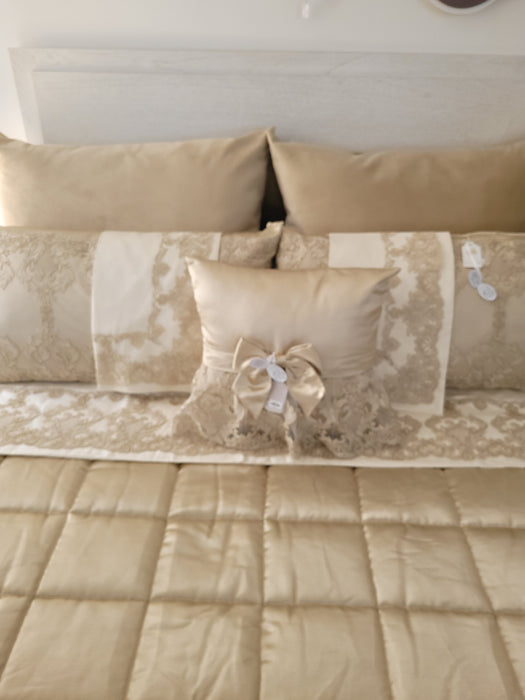 Set letto in seta color oro