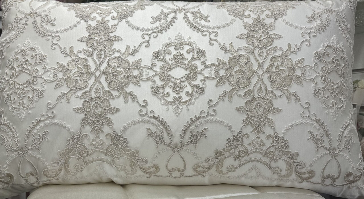 Cuscino testata letto in seta panna con pizzo nocciola