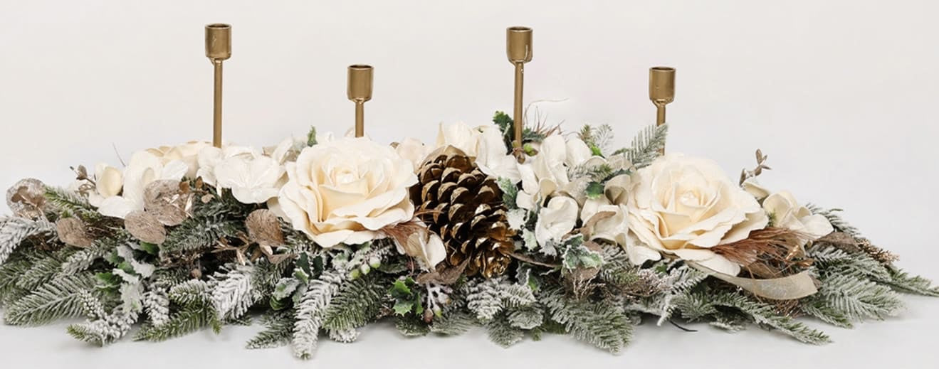 Centrotavola con Candeliere 4 fiamme con rose in velluto avorio L 90cm - Fiori di Lena