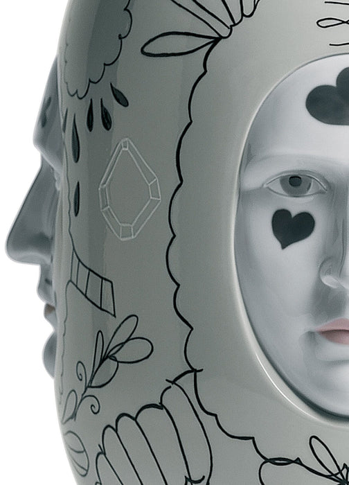 Conversation Vase II