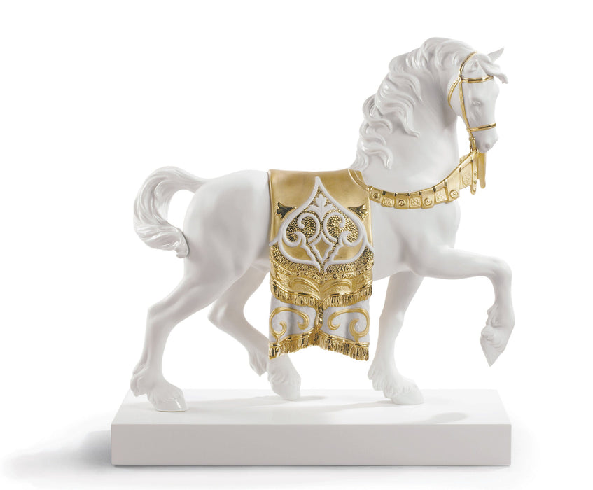 Scultura Cavallo cortigiano. Lustro oro